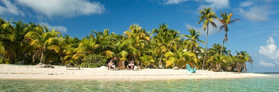 Mit Palmen gesäumter Sandstrand in Belize, Mexiko