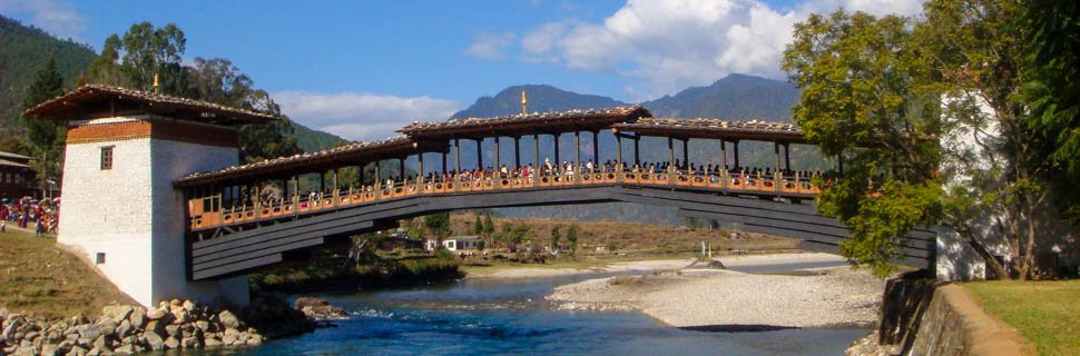 Brücke über einen Fluss in Bhutan