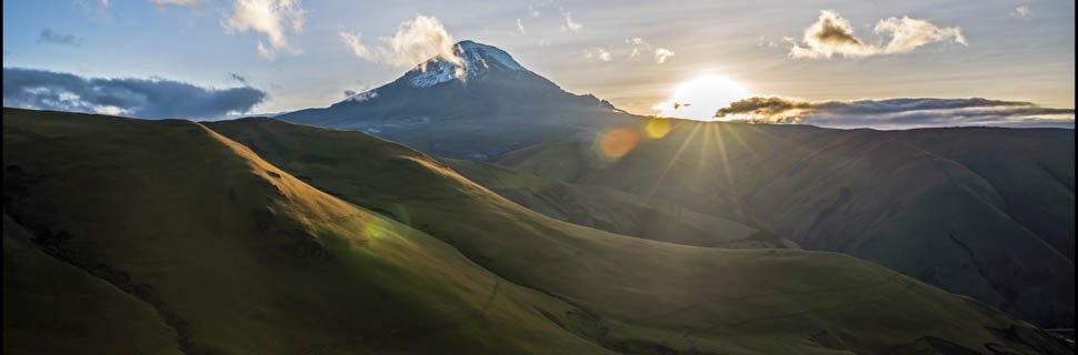 Hügellandschaft in Ecuador