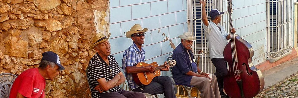 Musiker am Straßenrand in Kuba