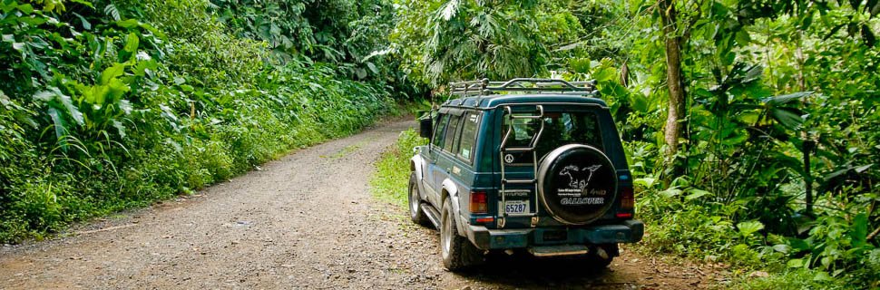 Fahrzeug im Wald in Nicaragua