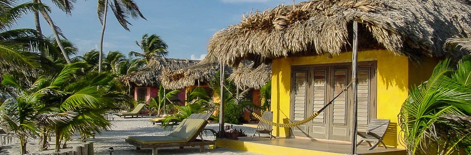 Gelber Bungalow von Mata Chica Hotel & SPA in Belize