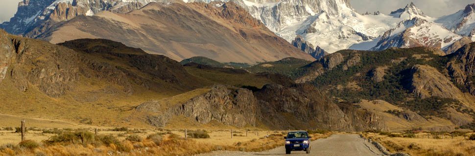 Fahrzeug auf der Carretera Austral in Chile