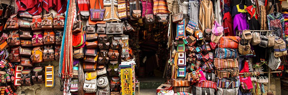 Laden an einer Straße in Peru