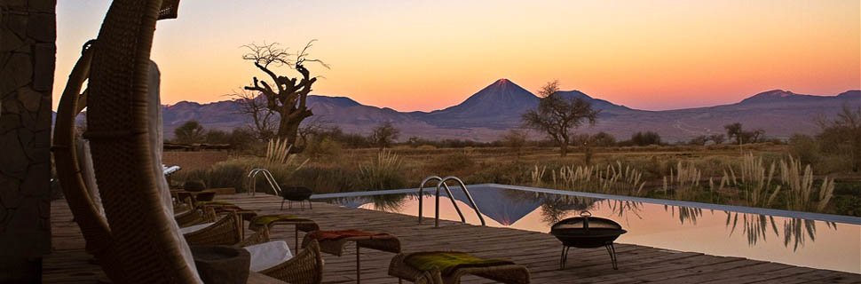 Außenpool des Hotel Tierra Atacama im Sonnenuntergang in Chile