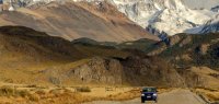 Fahrzeug auf der Carretera Austral in Chile