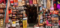 Laden an einer Straße in Peru